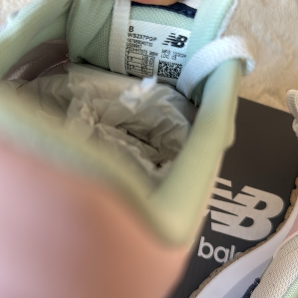 New Balance Women's 237 Retro Sneaker - Picture 15 of 16